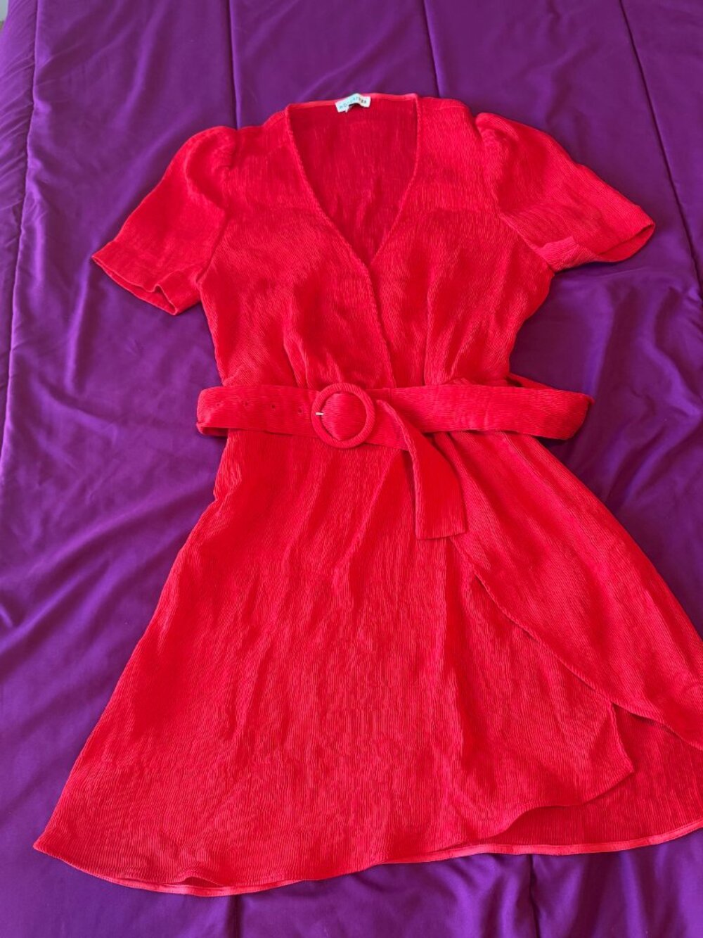 Moon River Red Textured Crinkle Belted Wrap Mini Dress - Size Large (L)